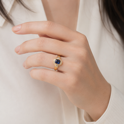 Bague Entourage en or jaune, saphir et diamants
