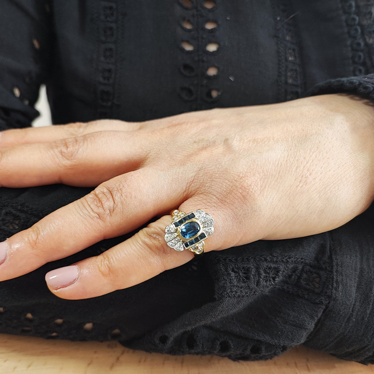 Bague en or blanc, or jaune, saphirs et diamants