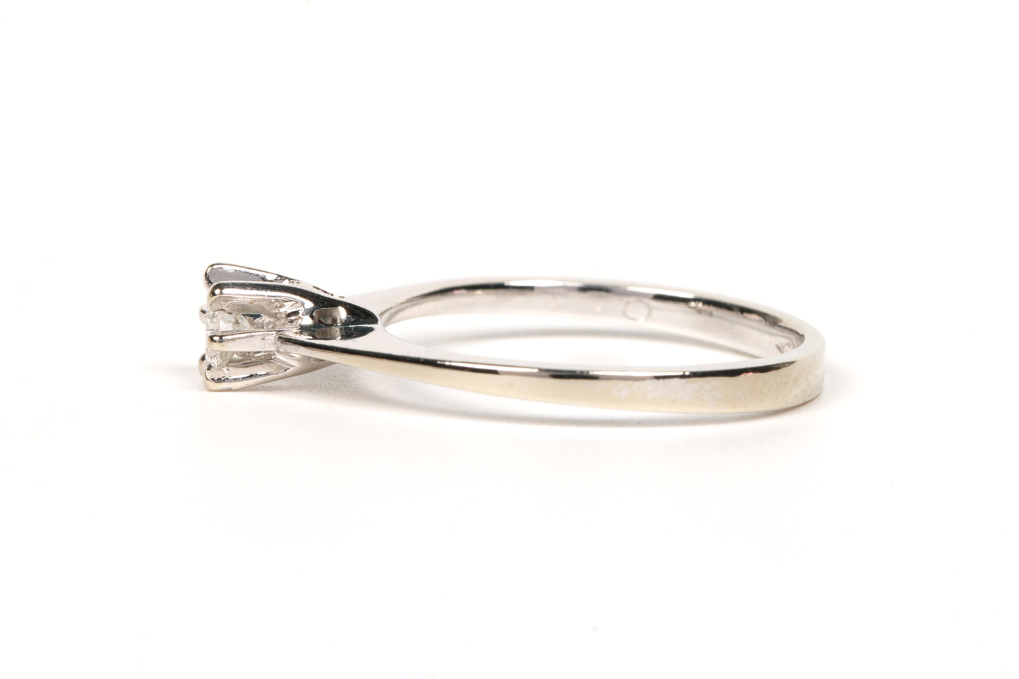 Bague Solitaire en or blanc et diamant