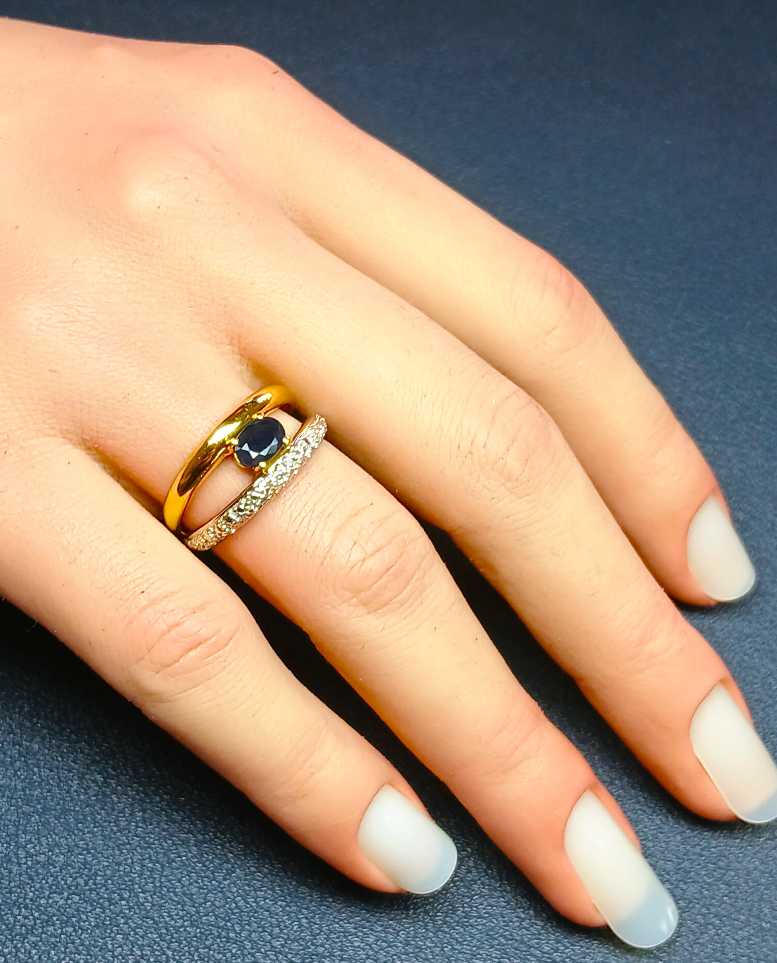 Bague en or jaune, or blanc, saphir, et diamants