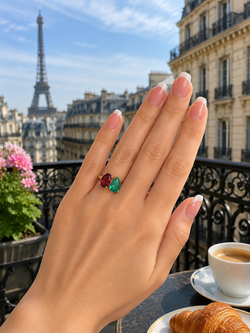 Bague Toi & Moi en or jaune, émeraude et grenat