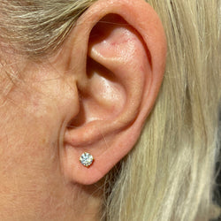 Boucles d’oreilles Puces en or jaune et diamants