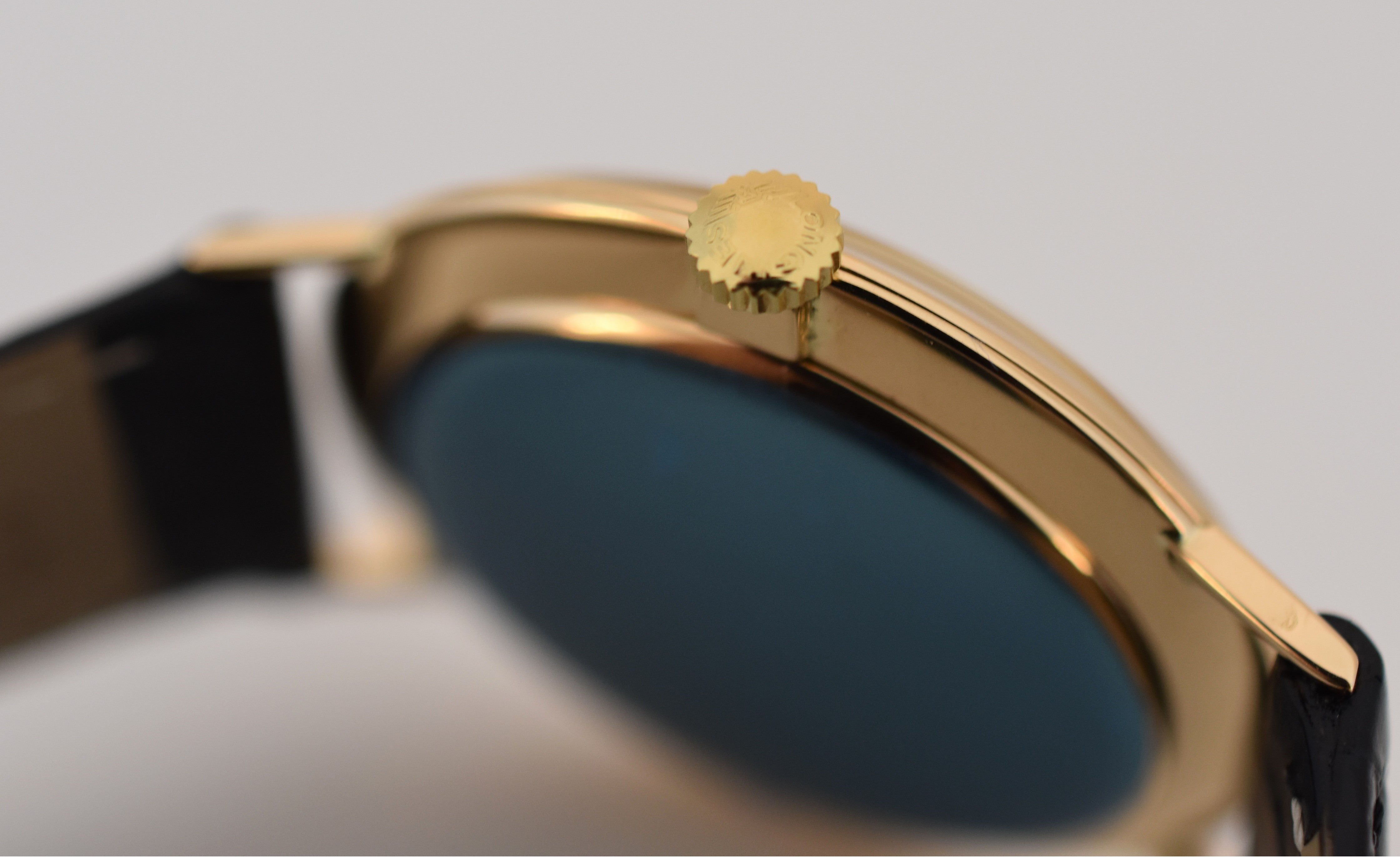 Longines "Classic Man", Calibre mécanique 420, or jaune 18 carats 750/000, Circa 1968