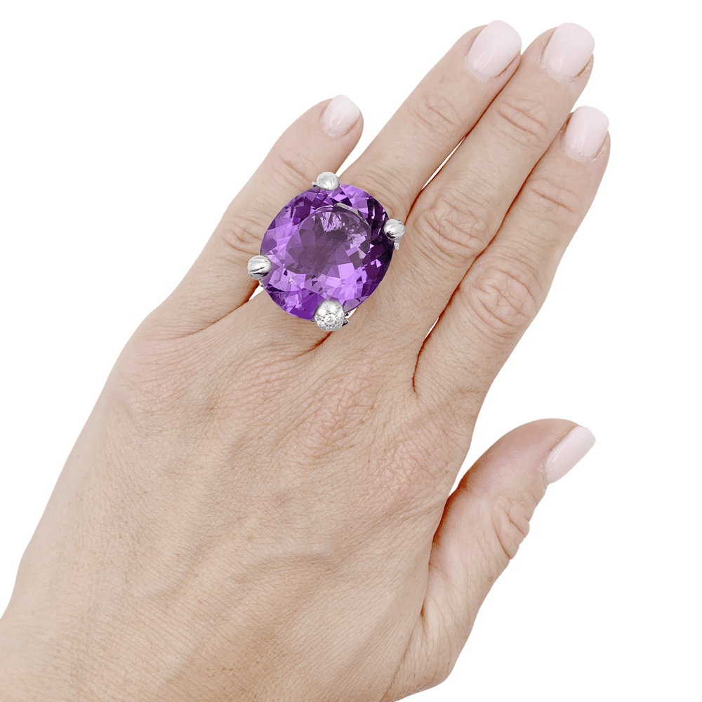 Bague Dior, "Miss Dior", or blanc, améthyste, diamants.