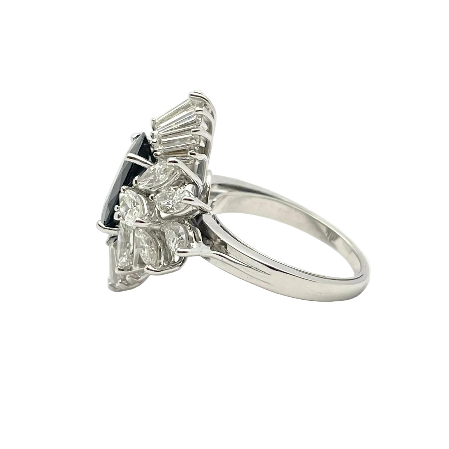 Bague en or blanc, saphir et diamants