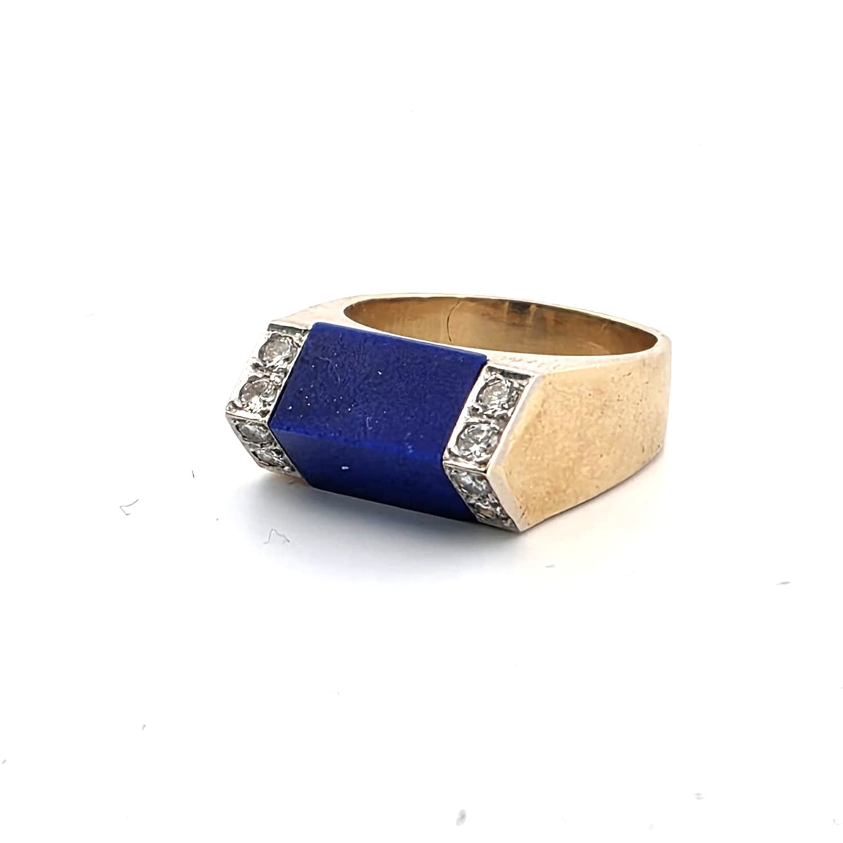 Bague Chevalière en or jaune, lapis-lazuli et diamants