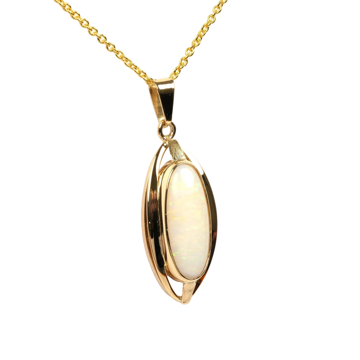 Pendentif en or jaune et opale