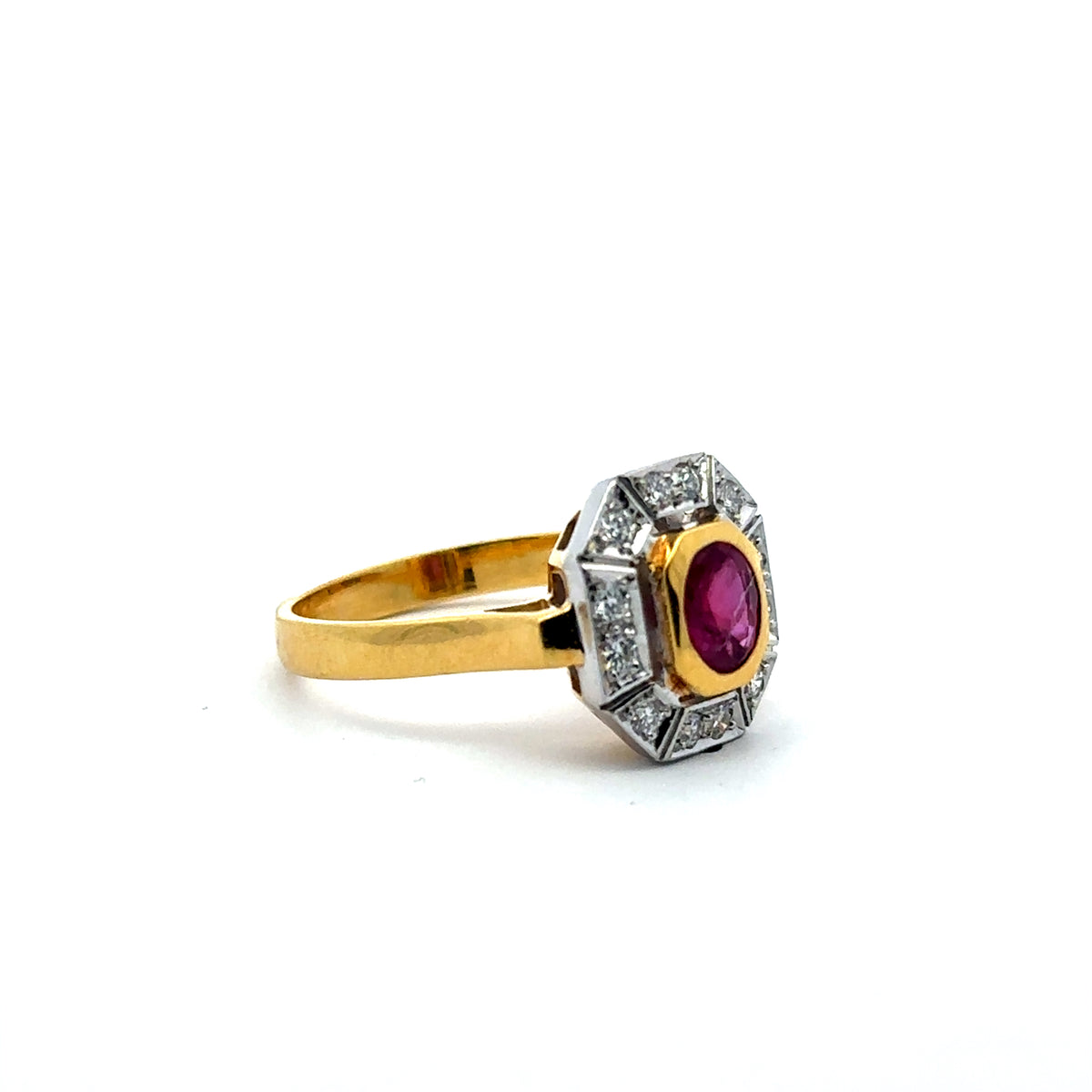 Bague Cocktail en or jaune, rubis et diamants