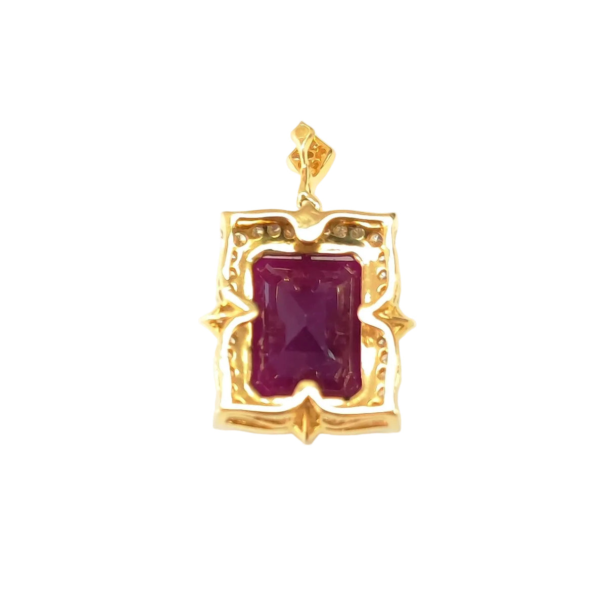 Pendentif en or jaune, rubis et diamants
