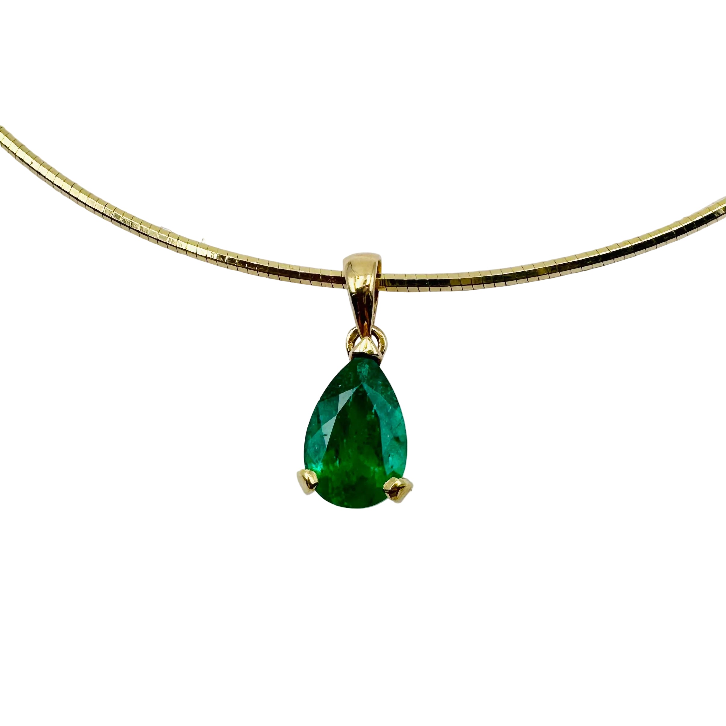 Pendentif en or jaune et émeraude