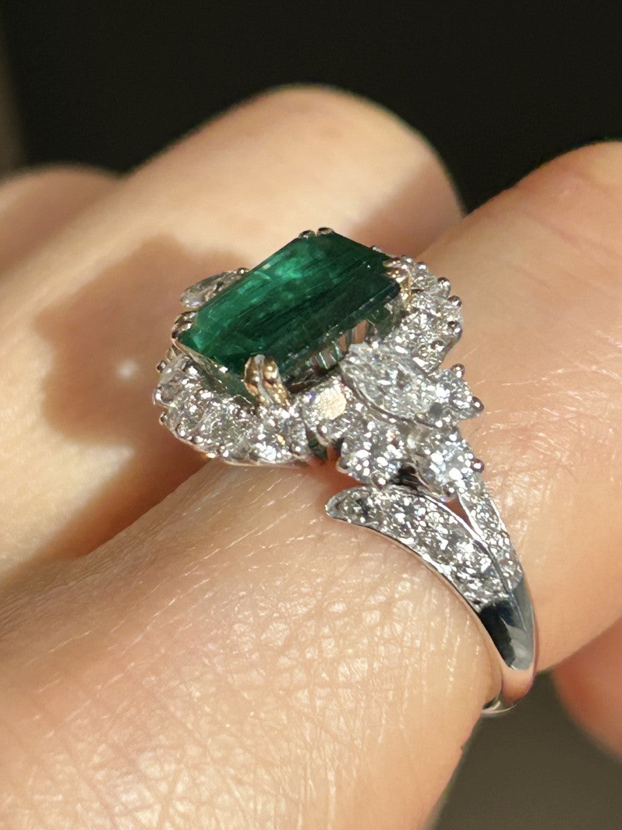 Bague en or blanc, or jaune, émeraude et diamants