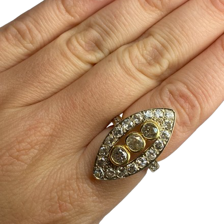 Bague Marquise en or jaune et diamants