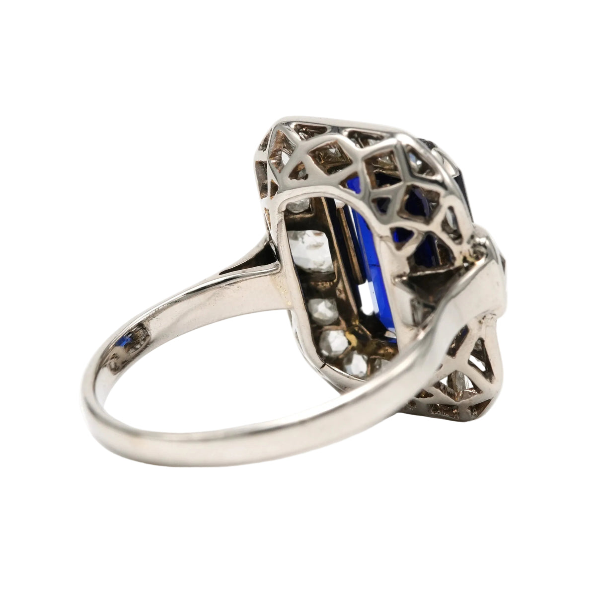 Bague Entourage en or blanc, saphir et diamants