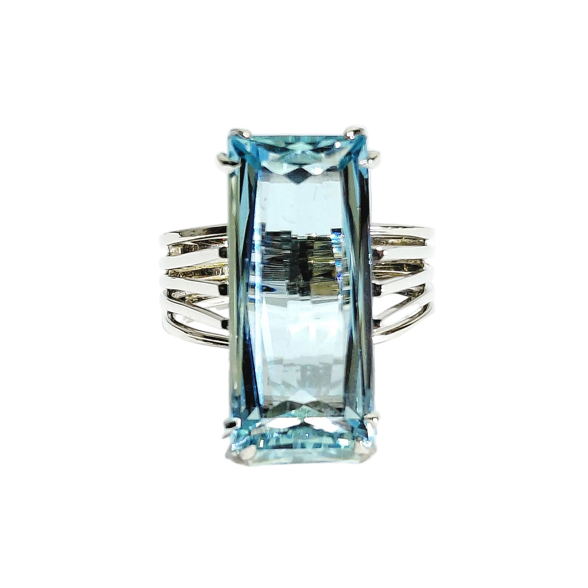Bague Solitaire en or blanc et aigue-marine