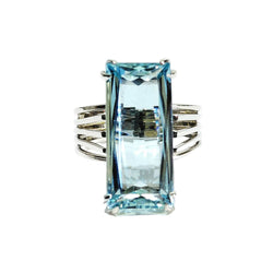 Bague Solitaire en or blanc et aigue-marine