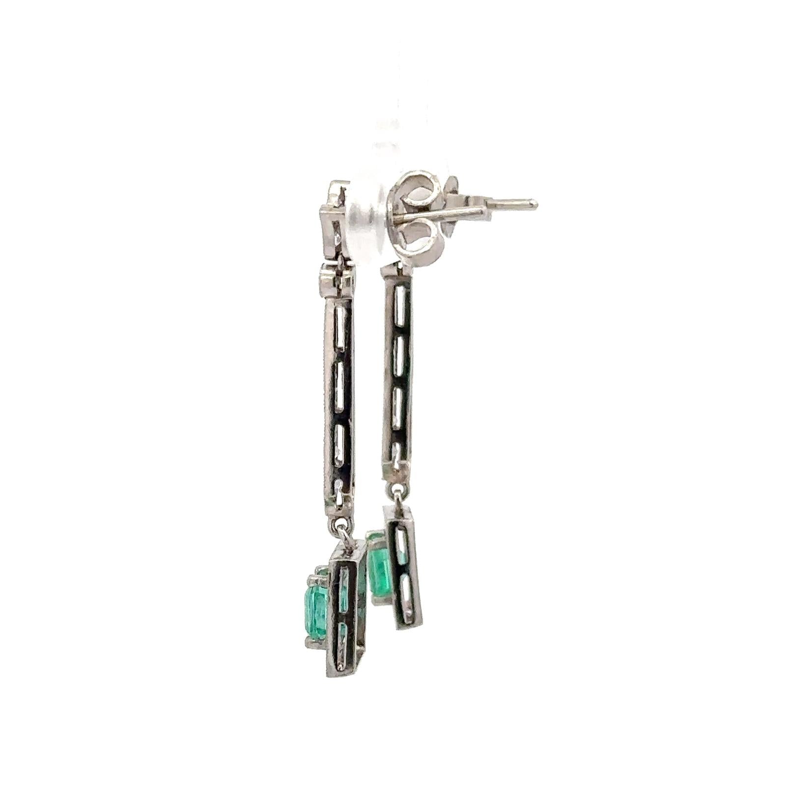 Boucles d'oreilles Pendantes en platine, émeraudes et diamants
