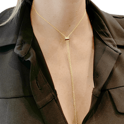 Collier Boucheron « Cravate Quatre Red Edition », 3 ors, céramique rouge, diamants. Petit modèle.