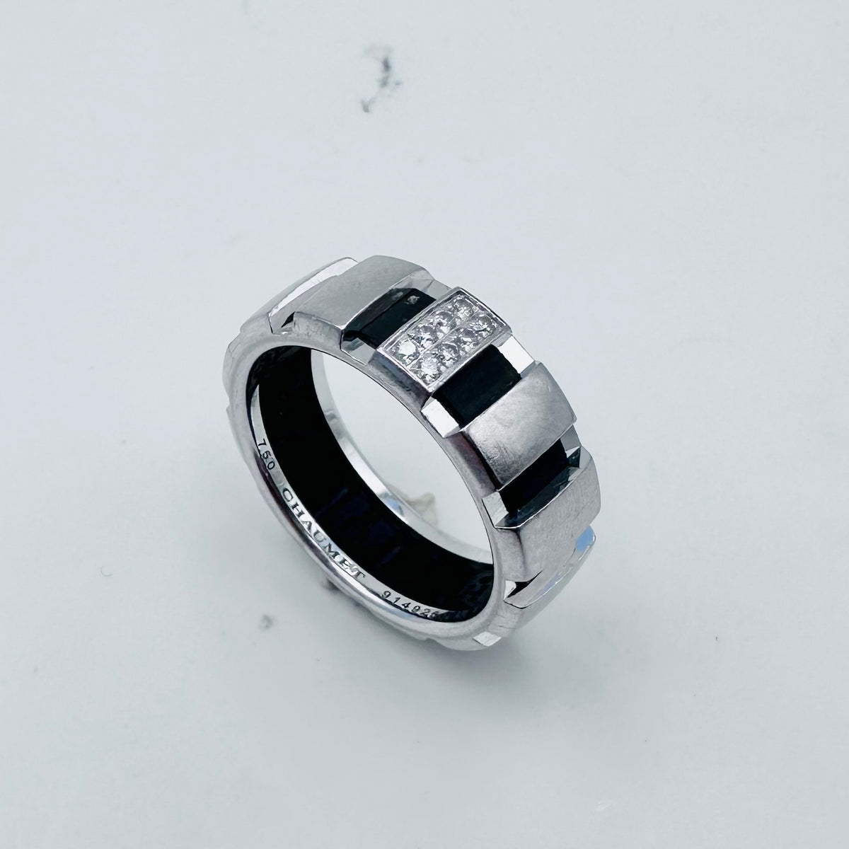 Bague Bandeau CHAUMET "Class One" en or blanc, diamants et caoutchouc