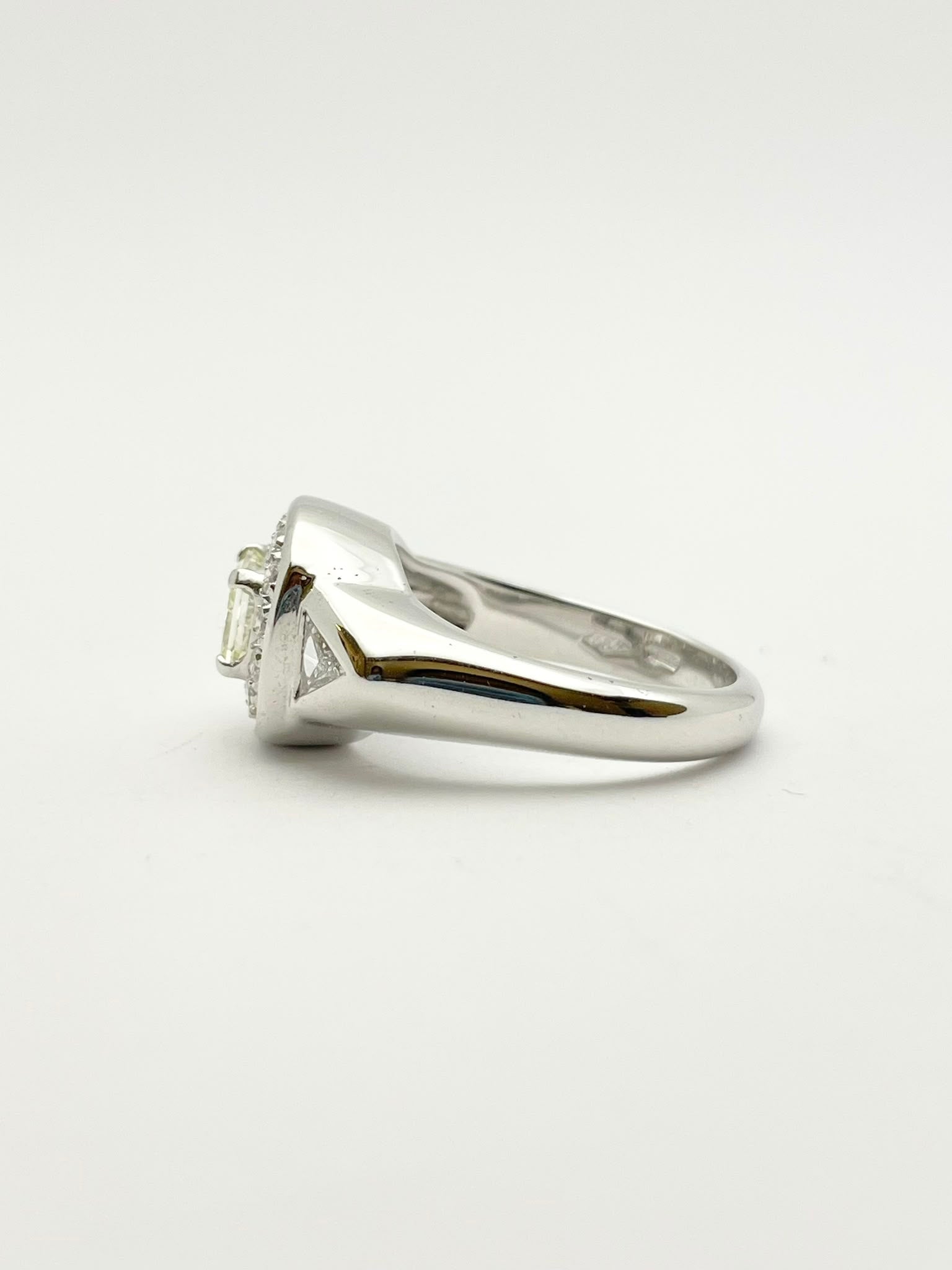 Bague Chevalière en or blanc et diamants