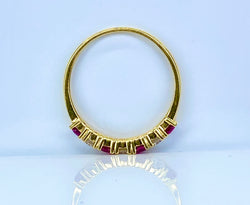 Bague Alliance en or jaune, rubis et diamants