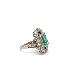 Bague Entourage en or blanc, émeraude et diamants