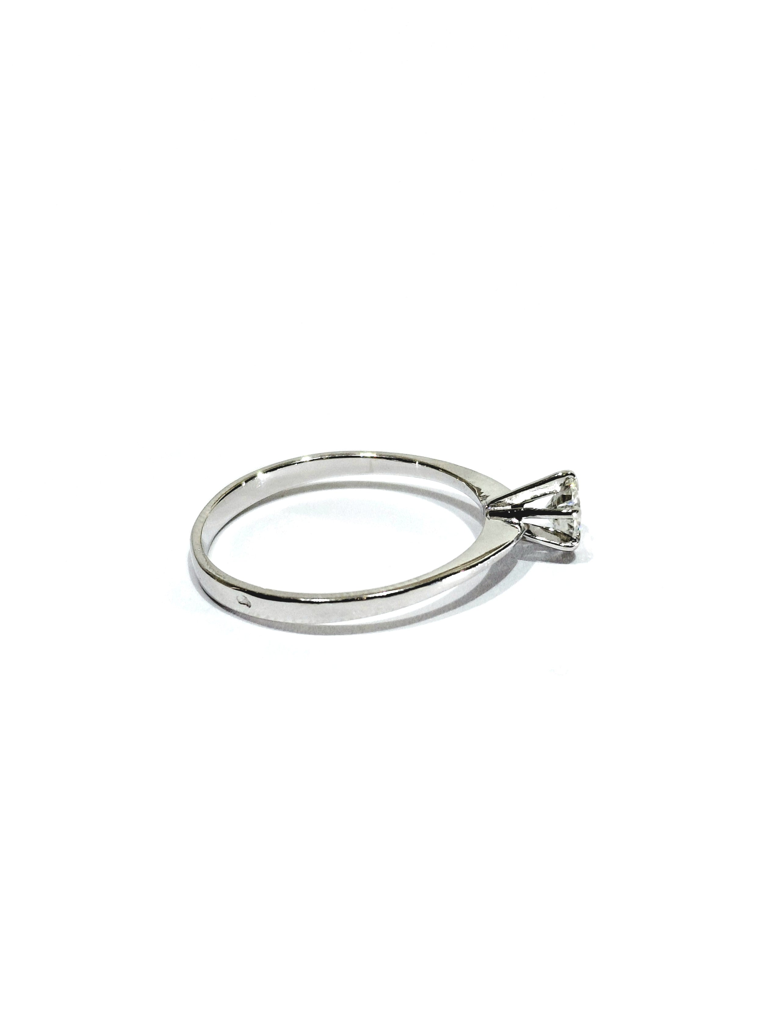 Solitaire en or blanc et diamant
