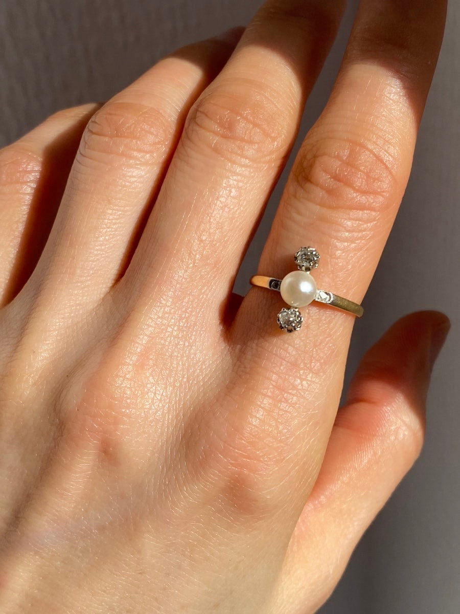Bague Trilogie en or jaune, platine, perle et diamants