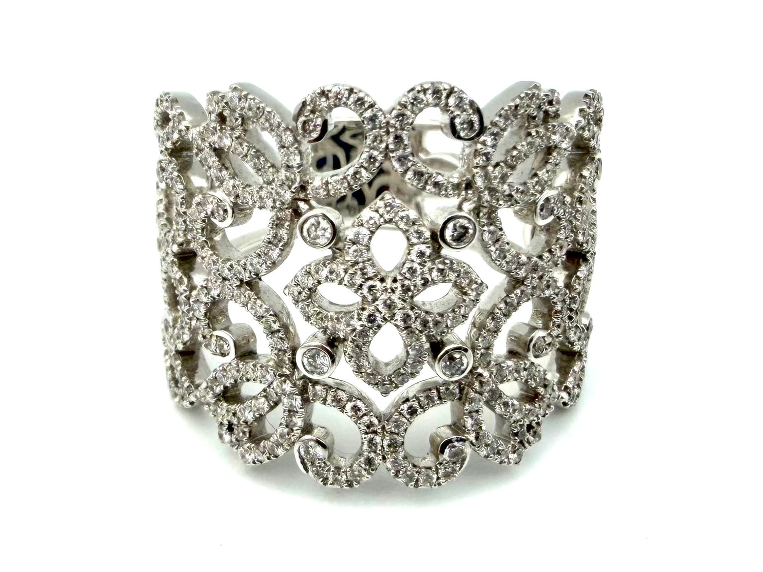 MESSIKA. Collection "Eden", bague or blanc 18K et diamants
