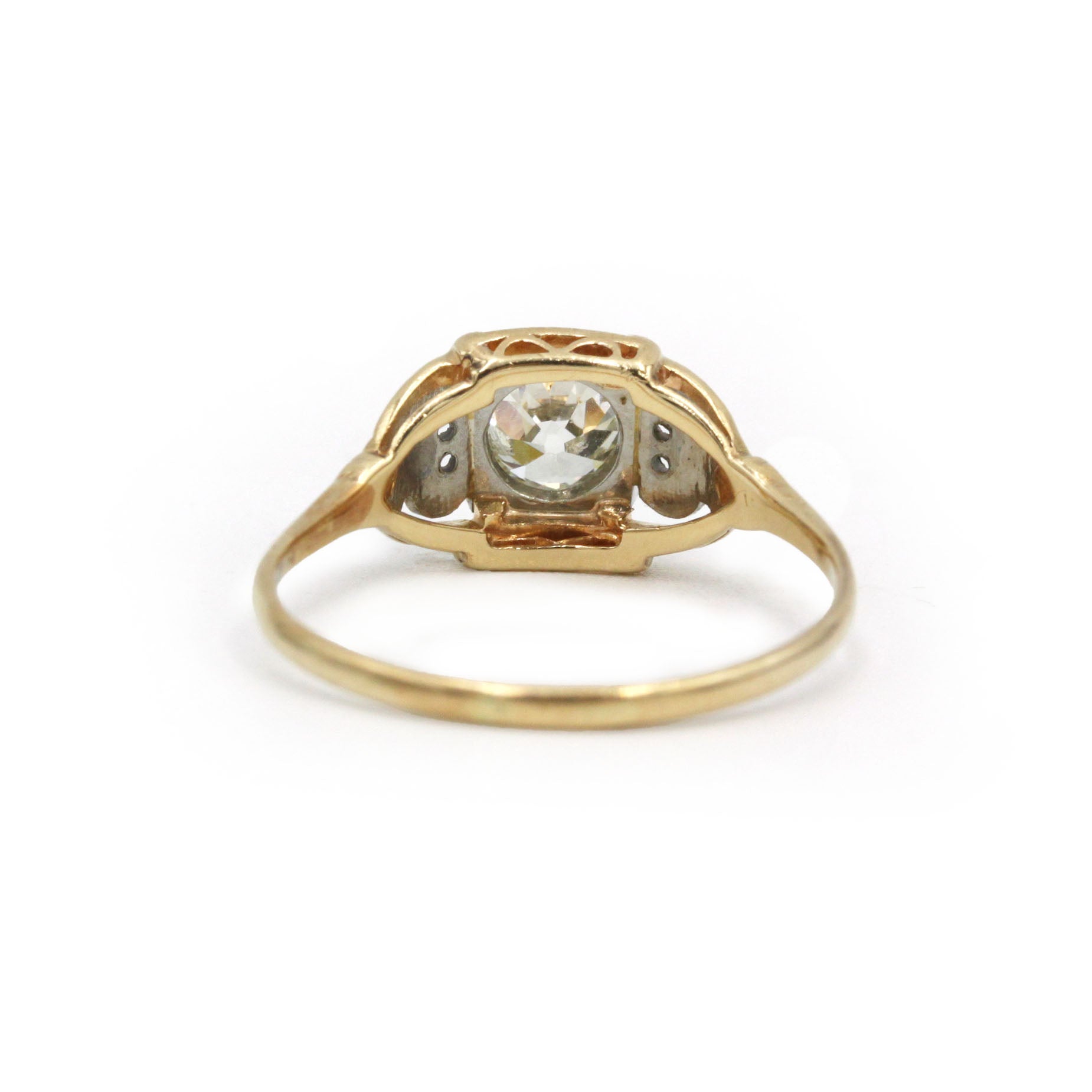 Bague solitaire en ors de couleurs et diamant