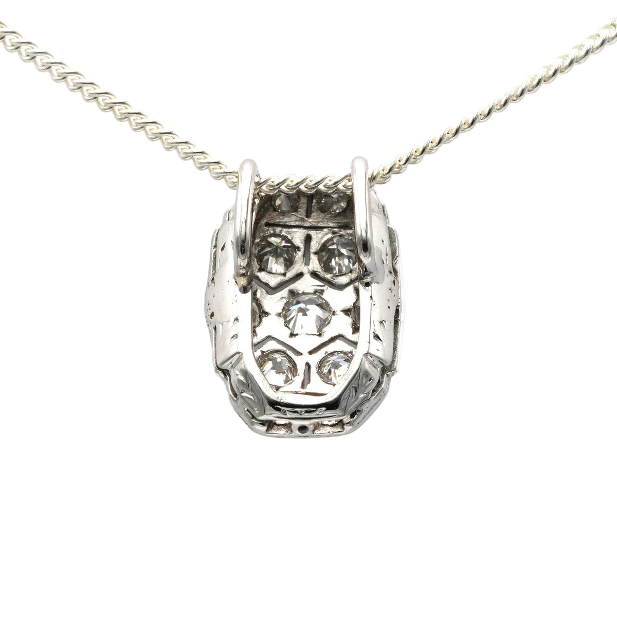 Pendentif en or blanc, saphirs et diamants