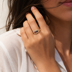 Bague Toi & Moi en or jaune, saphir, rubis et diamants