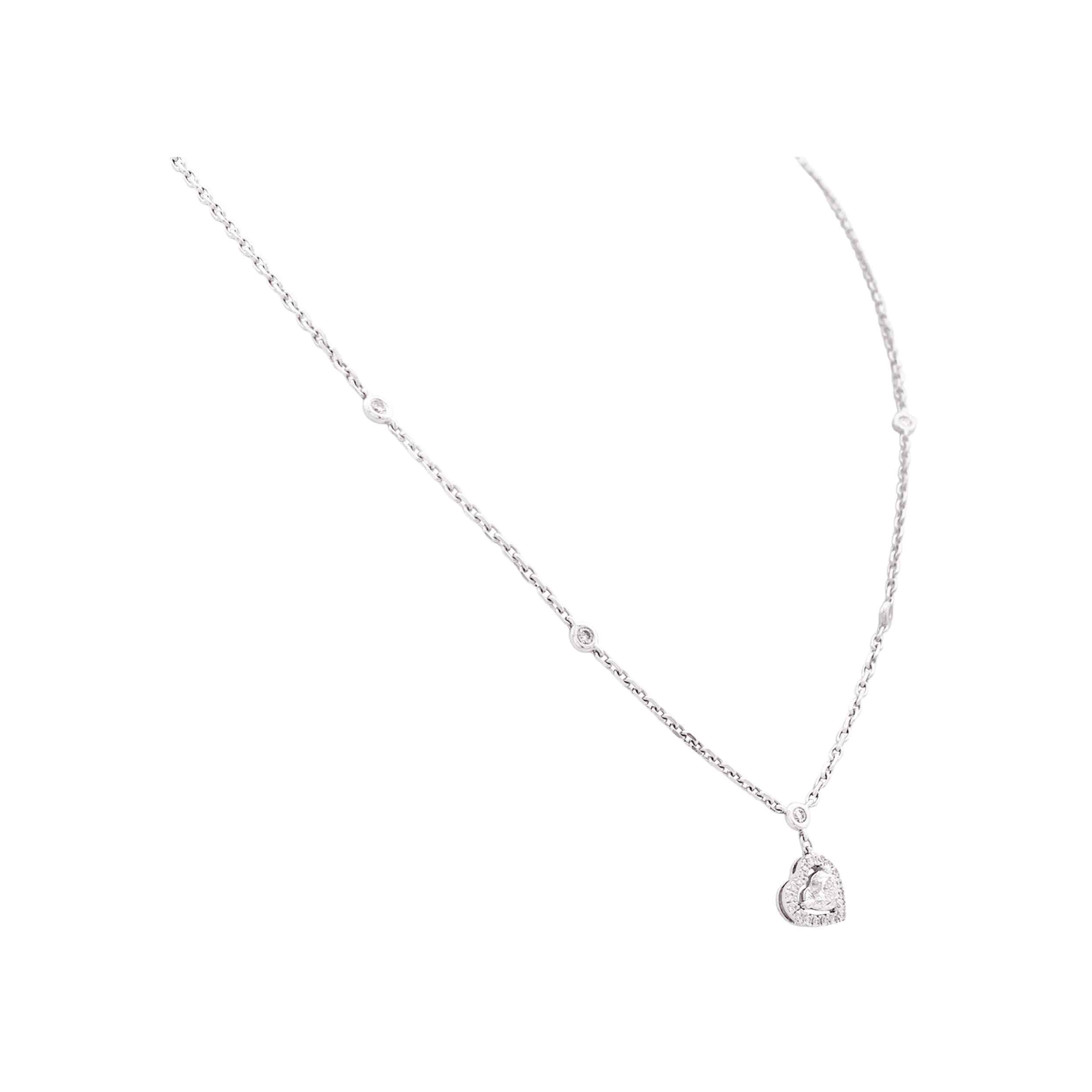 Collier Messika, « Joy Taille Cœur » en or blanc et diamants.