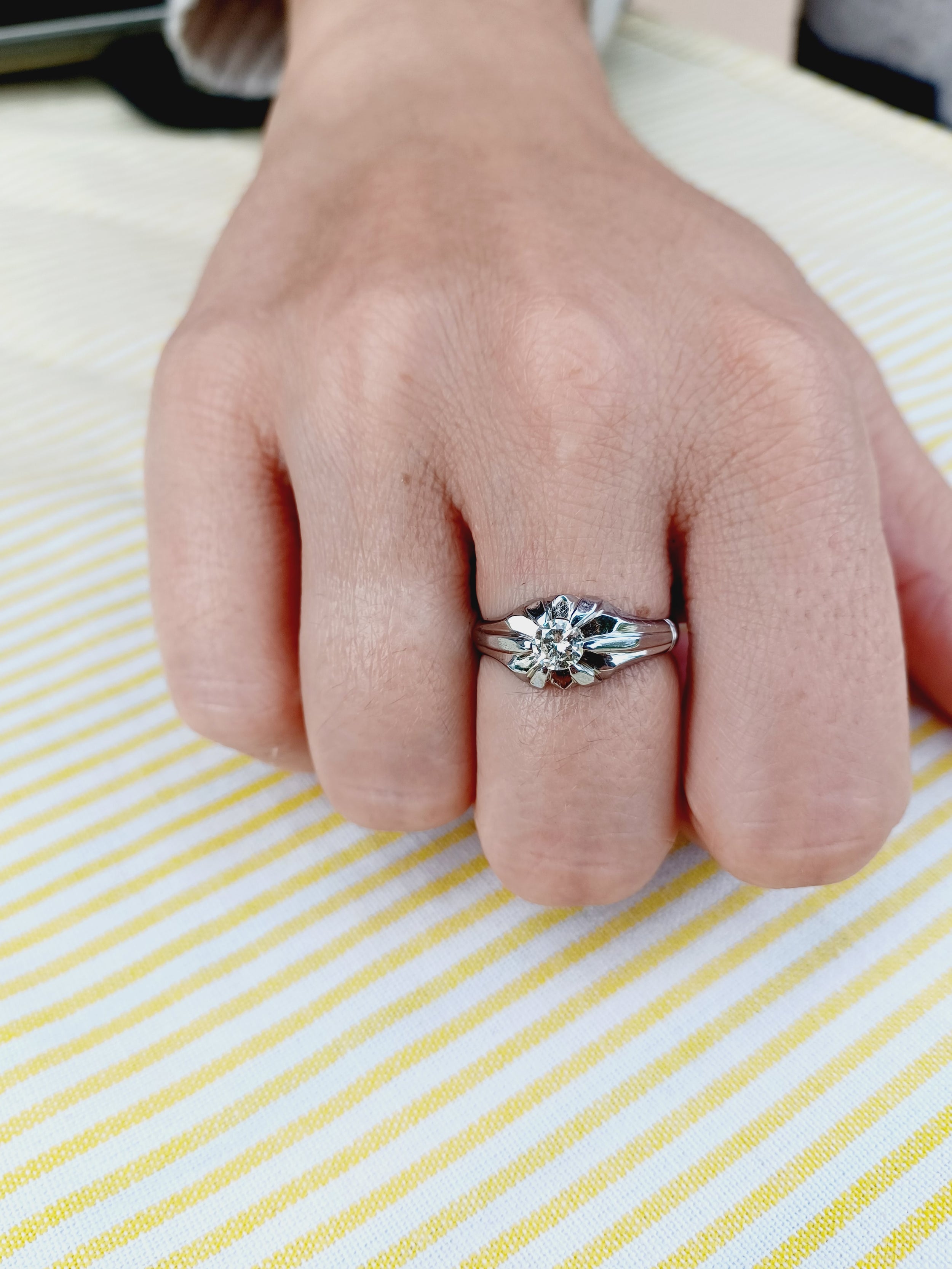 Bague Solitaire en or blanc et diamants