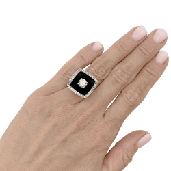 Bague Chanel, "Nuit Noire", or blanc, émail, diamant 1,01 carat.