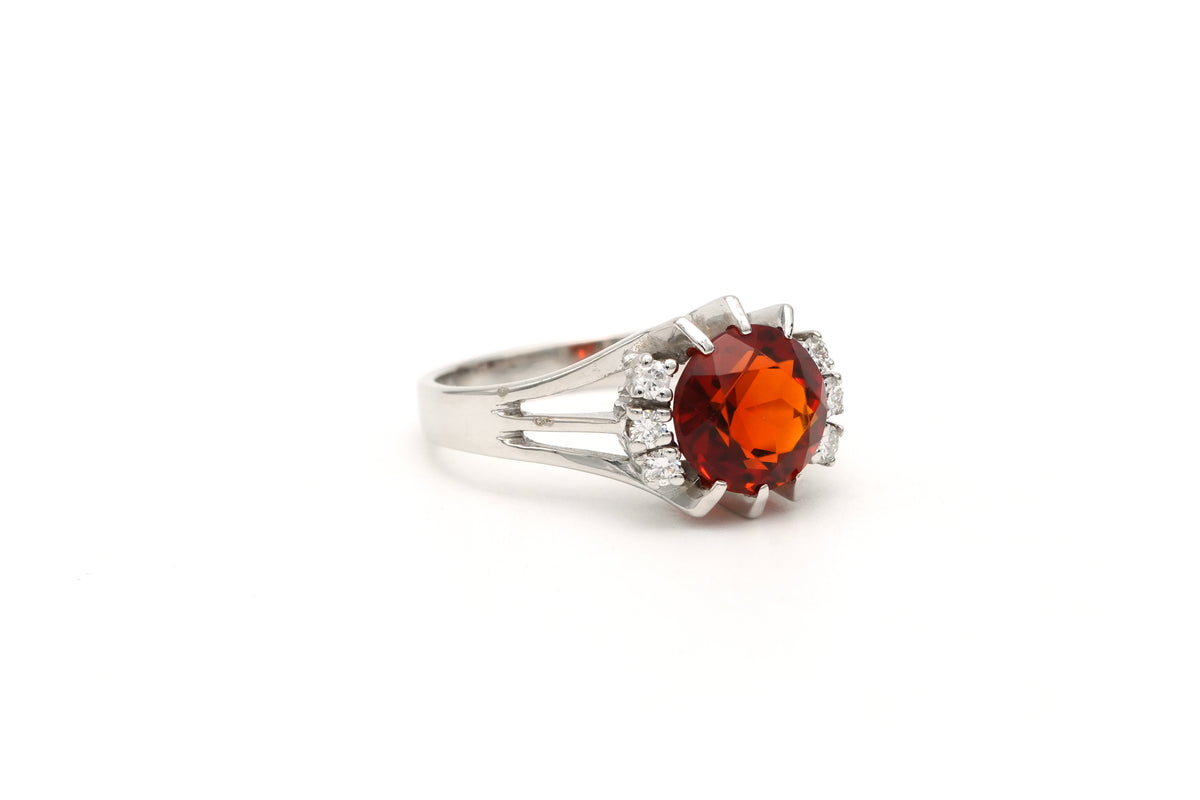 Bague Entourage en or blanc, citrine et diamants