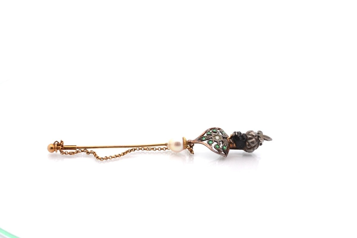 Épingle ancienne en or jaune et argent avec perle fine, diamant et émeraudes - Castafiore
