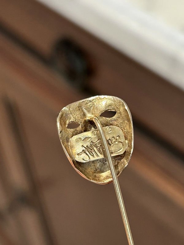 Epingle en or jaune 18k par Jean - marie Fievez ( 1949 - 2007 ) - Castafiore