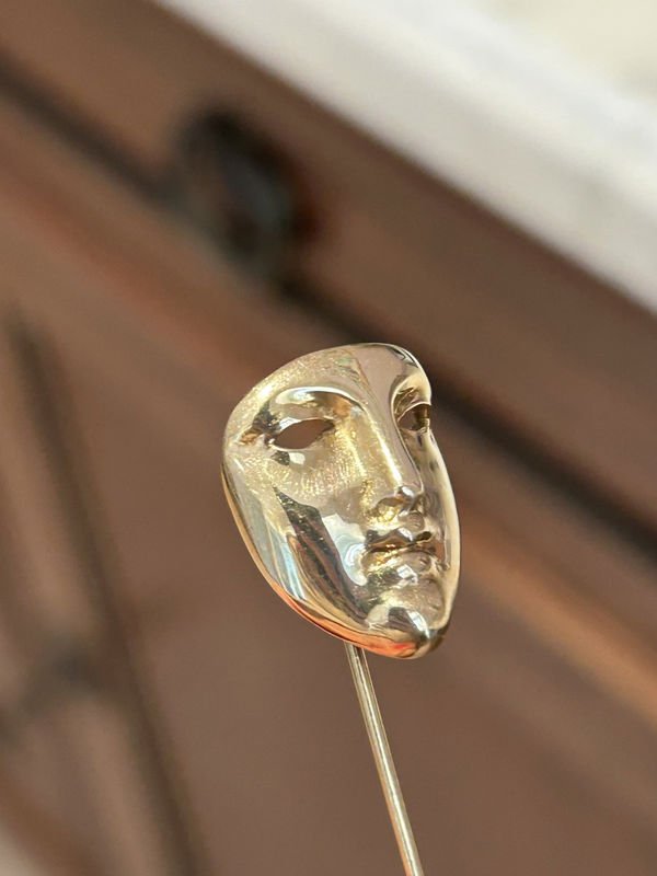 Epingle en or jaune 18k par Jean - marie Fievez ( 1949 - 2007 ) - Castafiore