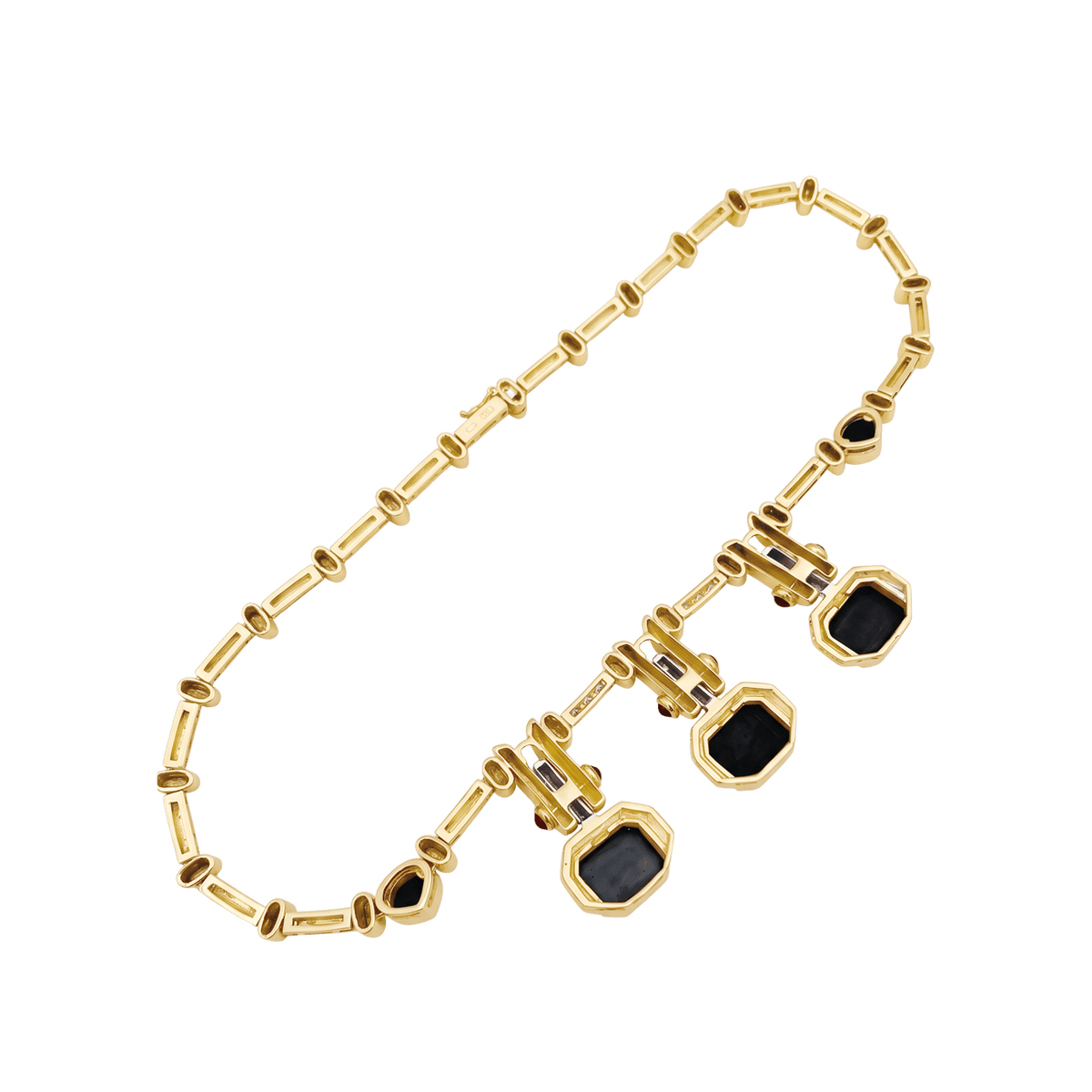 Collier or jaune, hématites pain de sucre, rubis et diamants.