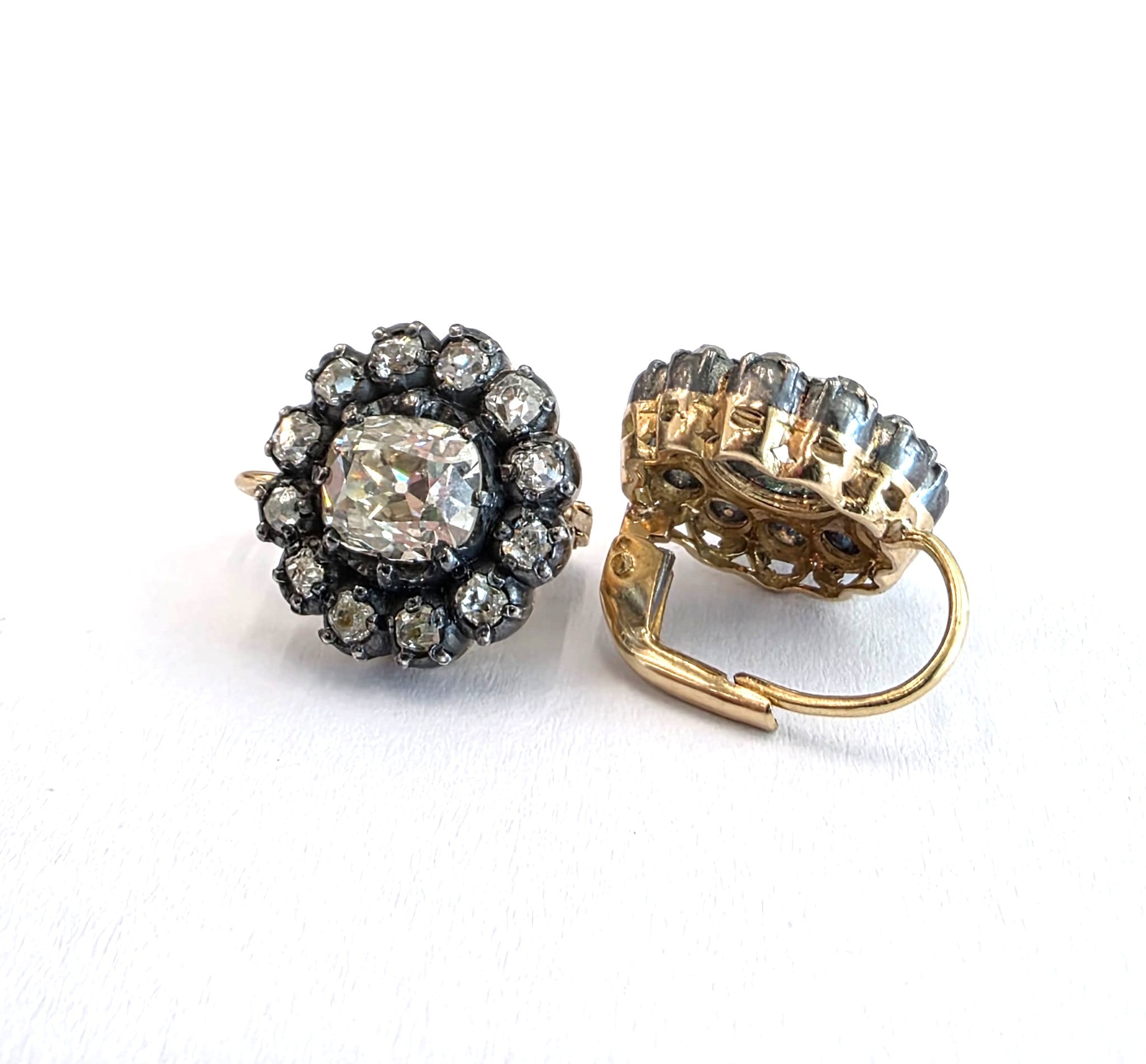 Boucles d'oreilles Dormeuses en or jaune, platine et diamants