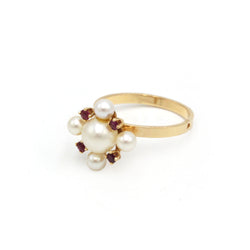 Bague en or jaune, rubis et perles