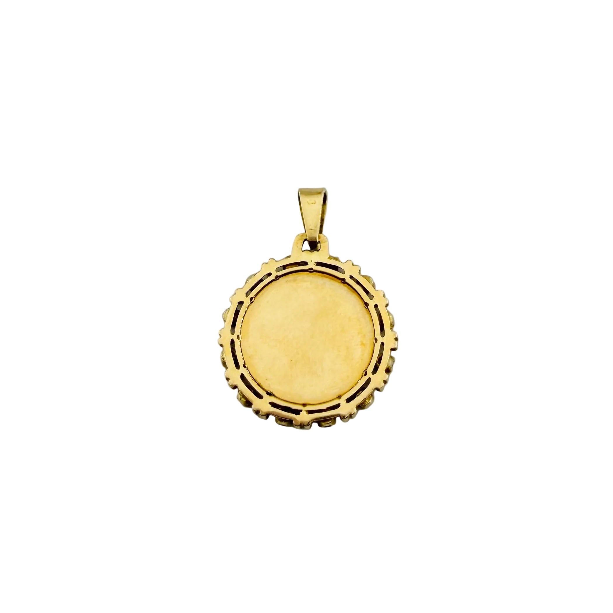 Médaille AUGIS en or jaune, rubis et diamants
