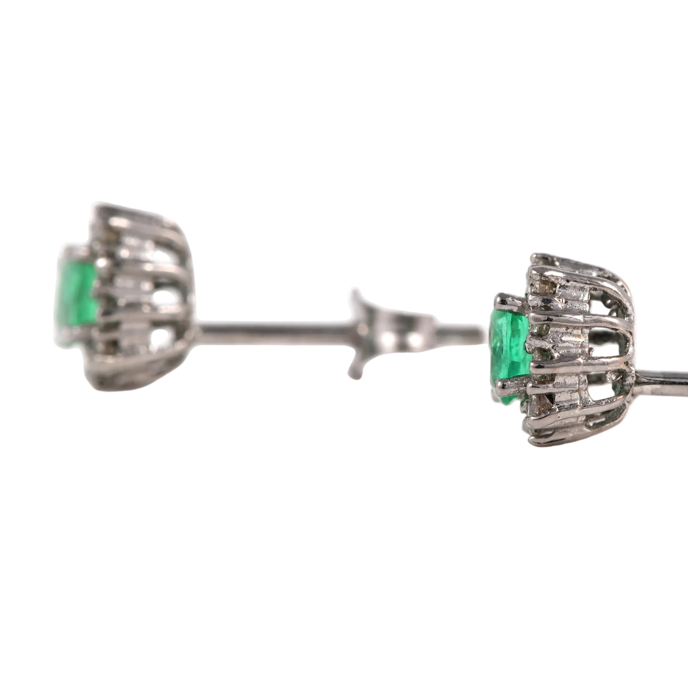 Boucles d'oreilles Puces en or blanc, émeraudes et diamants