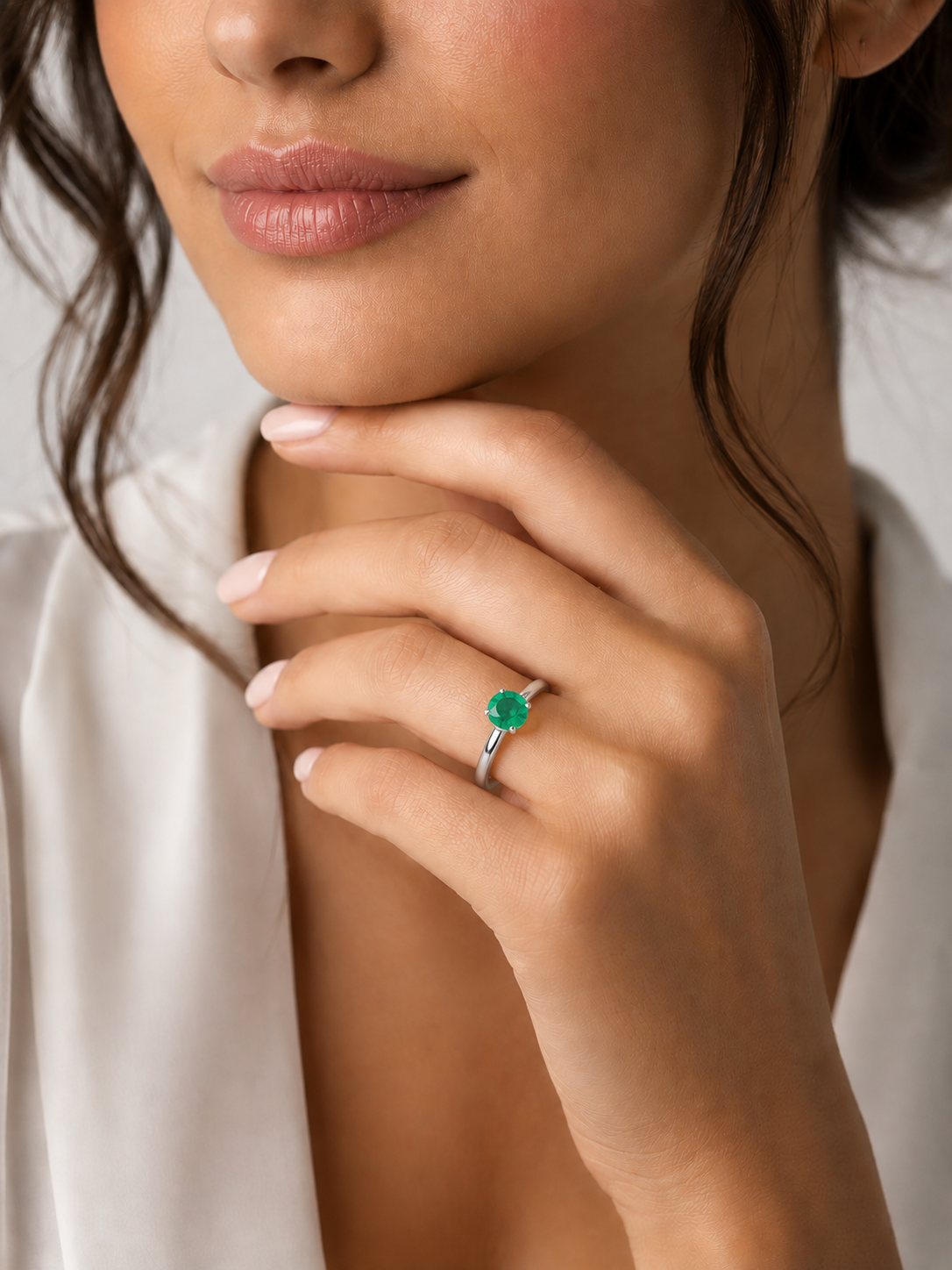 Bague Solitaire en or blanc et émeraude