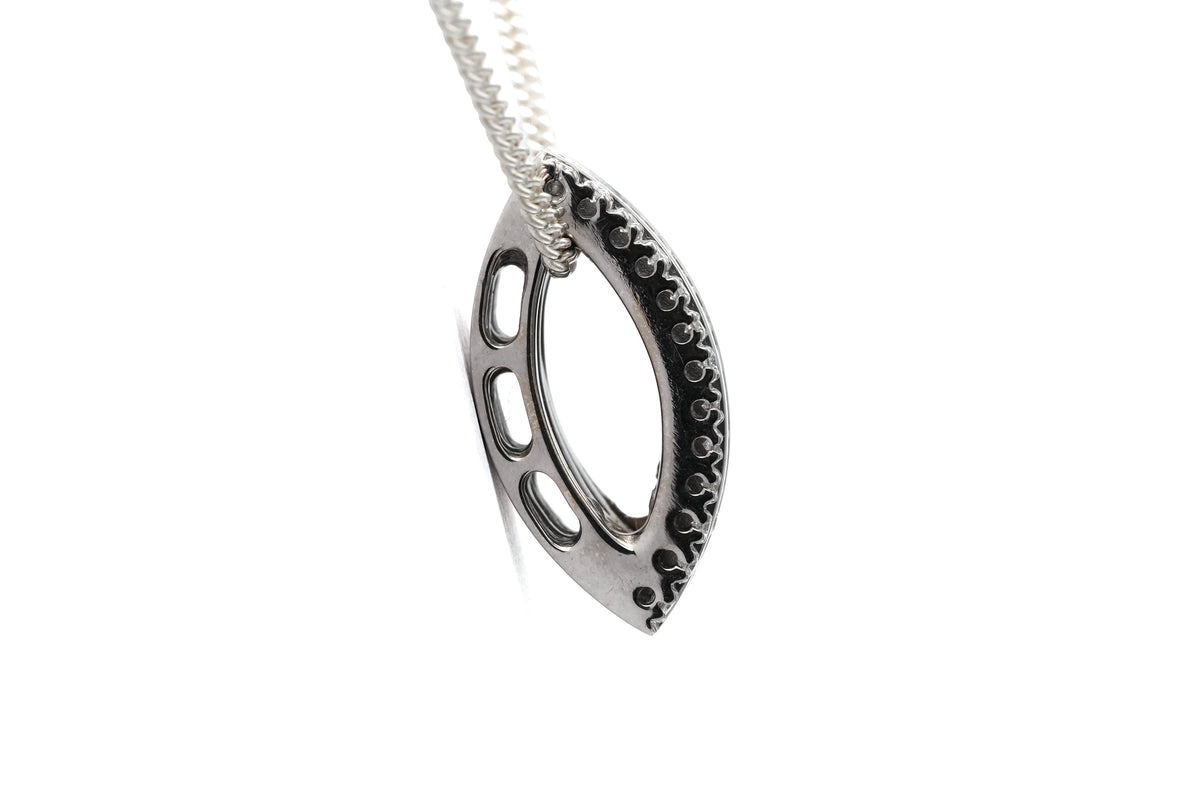 Pendentif en or blanc et diamants