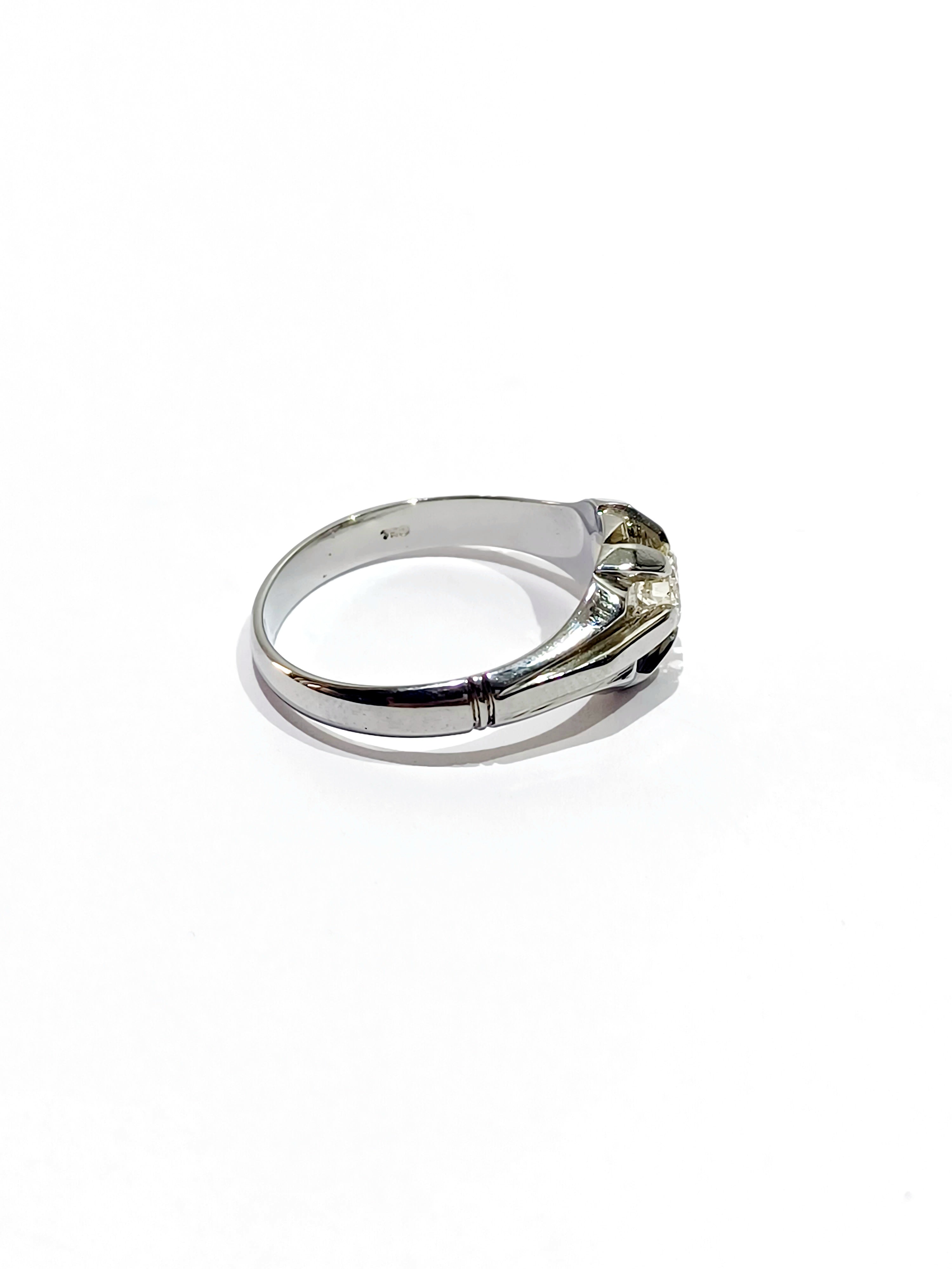 Bague Solitaire en or blanc et diamants