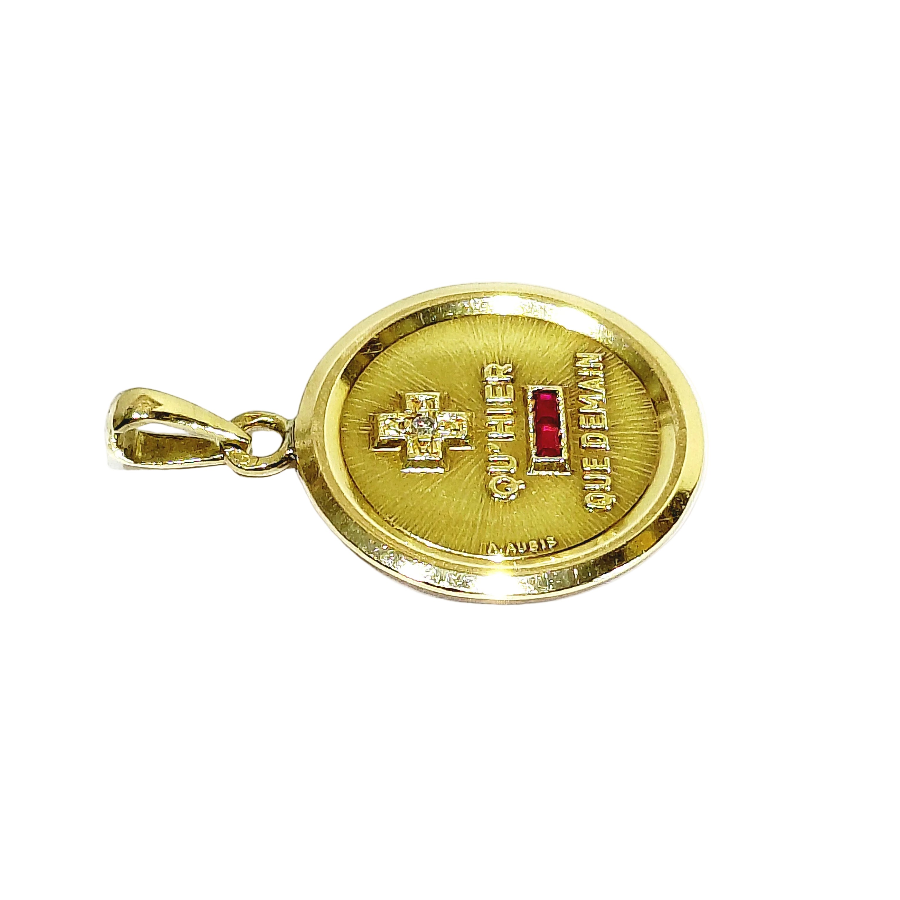 Médaille AUGIS en or jaune, rubis et diamant