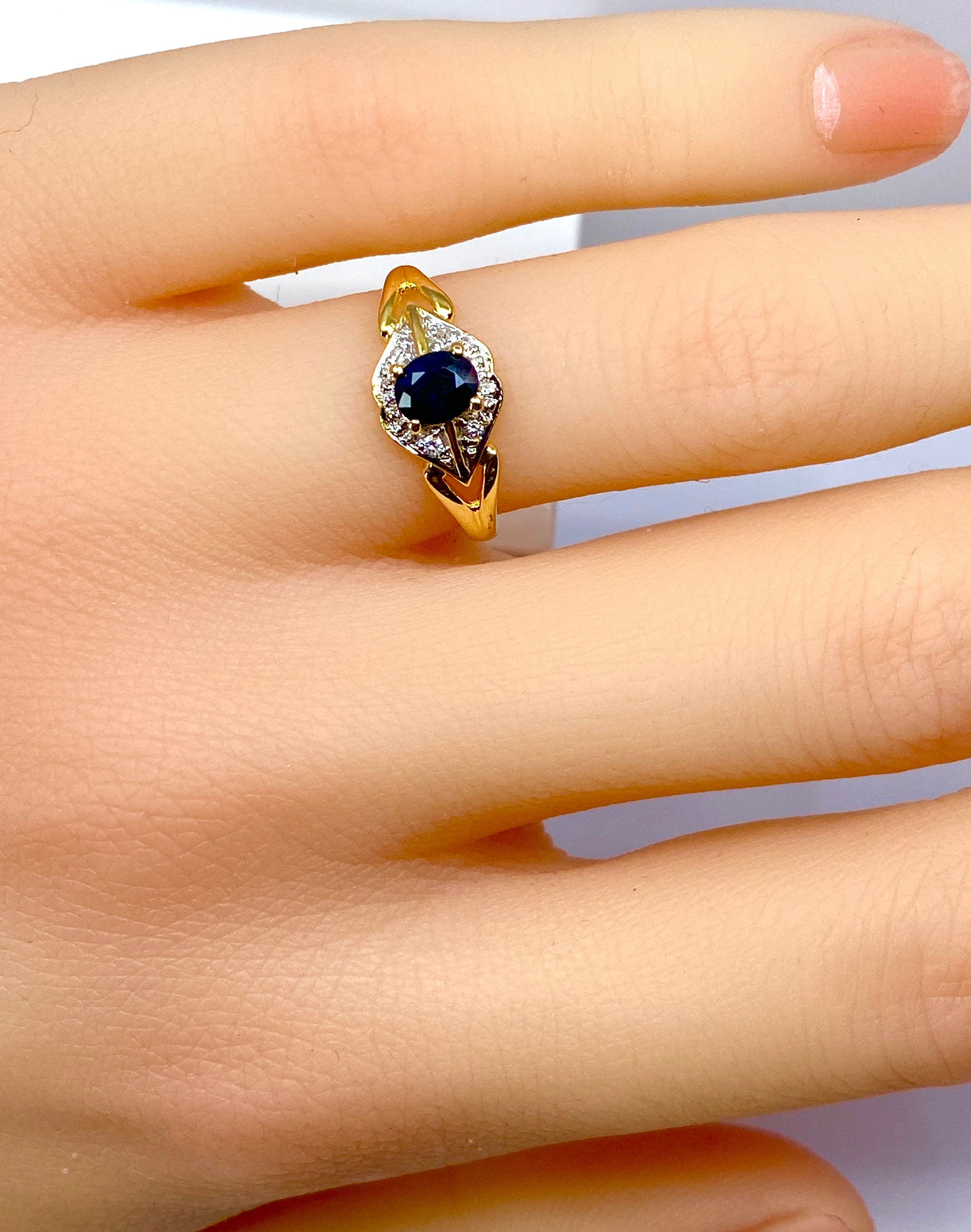 Bague en or, saphir et diamants