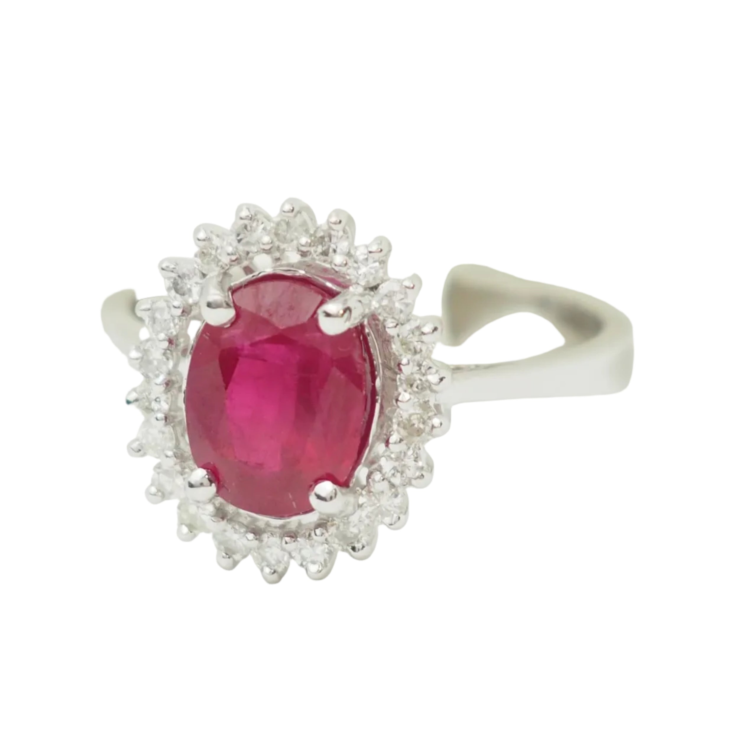 Bague Entourage en or blanc, rubis et diamants