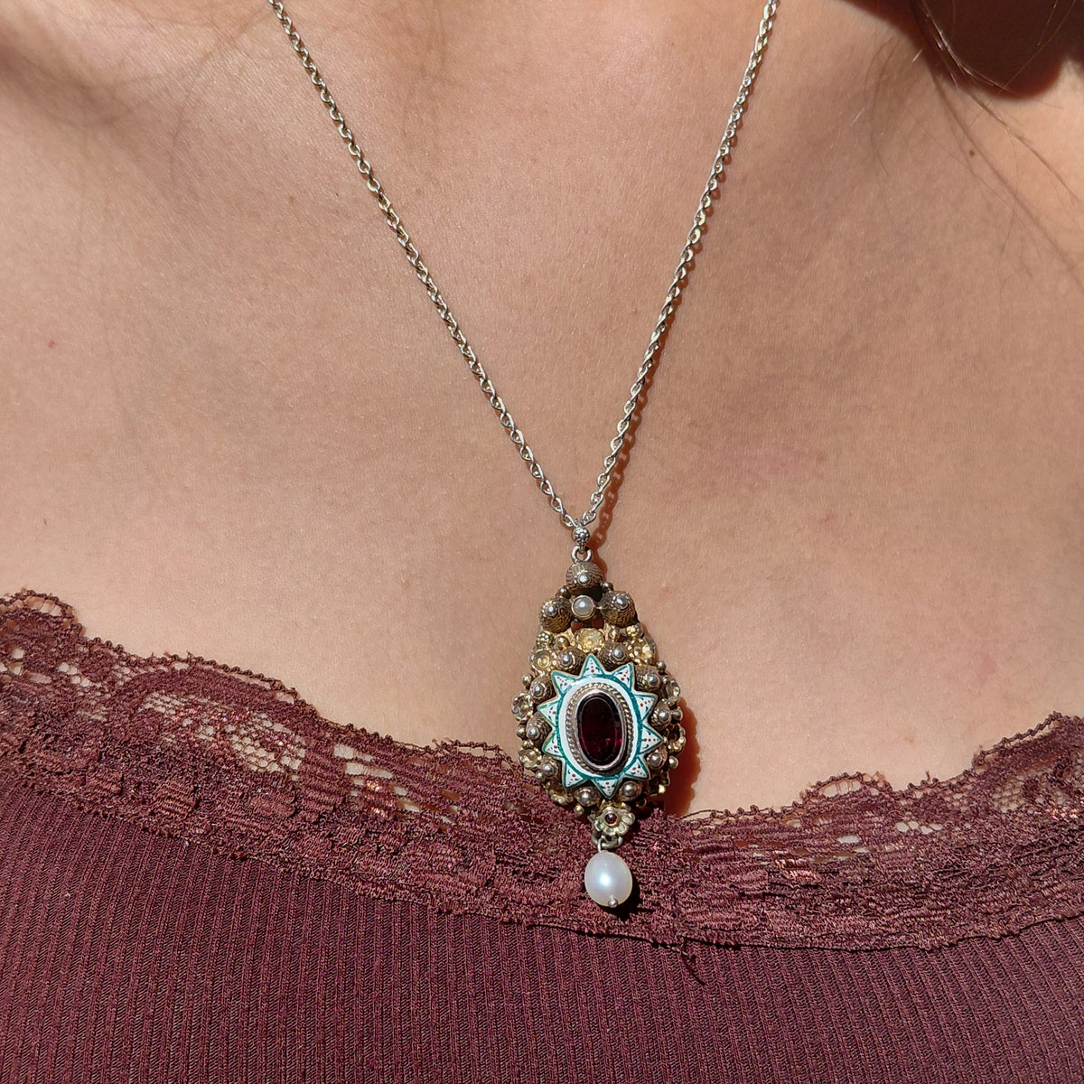 Collier Pendentif en argent, vermeil, émail, grenat et perle